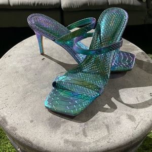 Brand new Aldo metallic shoes